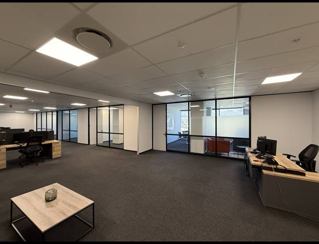 1,686M² OFFICE TO LET IN FORESHORE